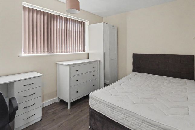 Flat 5, The nook, Beeston photo 4