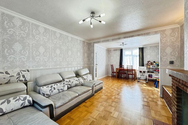 12 Trevor Gardens, Edgware photo 2