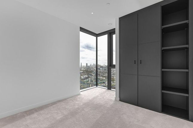Flat for sale in Valencia Tower, Bollinder Place, London
