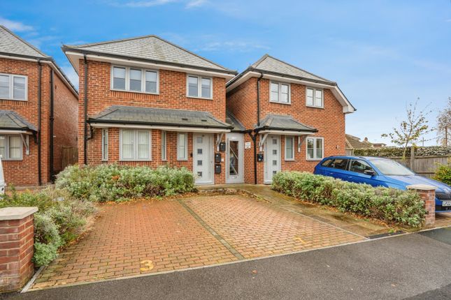 2-bed flat on 30 Chapel Court,, Pyrford Close, Hampshire, £210,000
