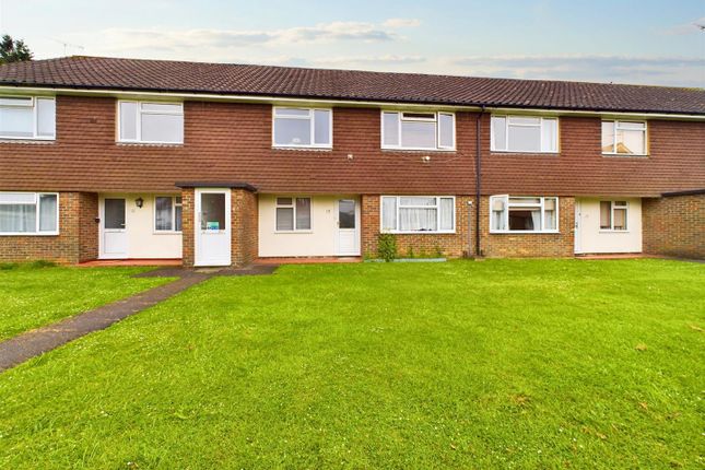 Thumbnail Flat for sale in Marlow Court, London Road, Crawley
