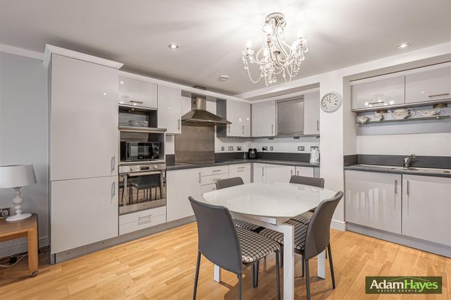 Flat 1404, 100 Kingsway, London photo 2