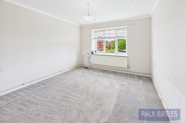 8, Orme Close, Urmston photo 2