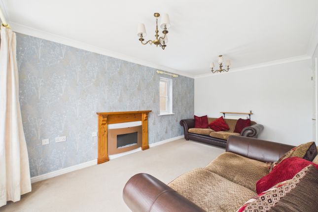5, Titchmarsh Close, Royston photo 4
