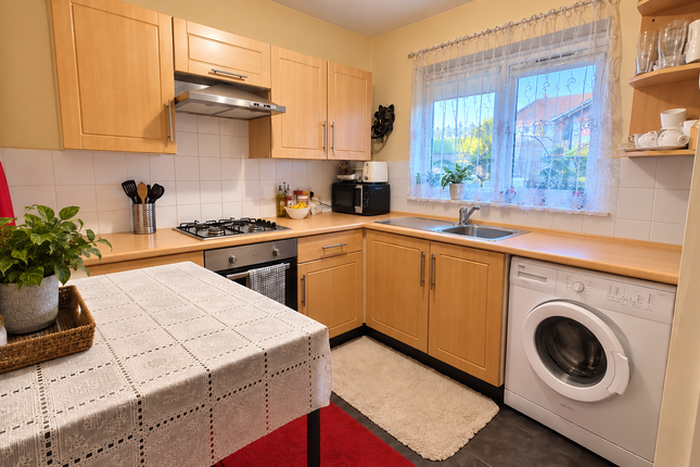 23, Joyners Close, Dagenham photo 3