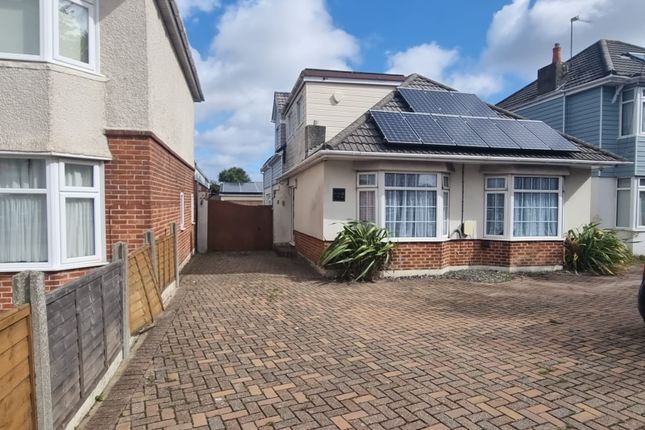 Modern 5 Bedroom Detached Bungalow With Swimming Pool