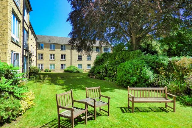 Flat to rent in Mullings Court, Cirencester