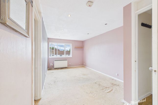 87 Orwell Drive, Aylesbury photo 2