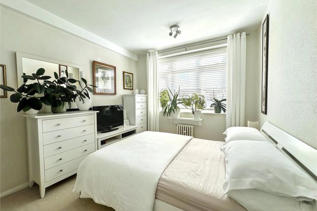 97, Ormonde Court, London photo 2