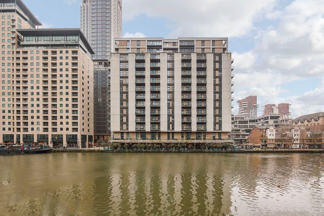 Thumbnail Flat for sale in Discovery Dock West, Canary Wharf