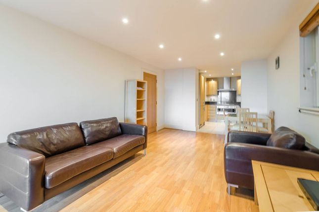 Flat for sale in Galleon House, St George Wharf, Vauxhall, London