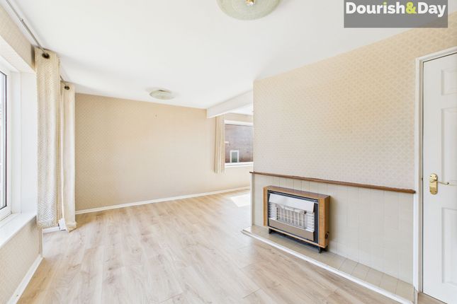 6 Tudor Rise, Stafford photo 3