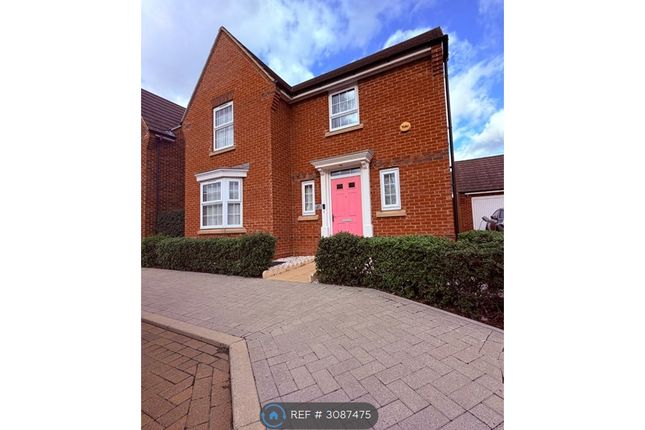 4-bed detached on Brooklands, Milton Keynes, £2,550/mo