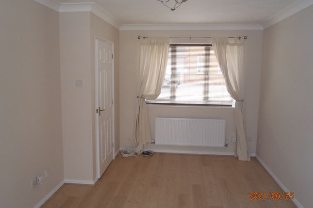 43, Lomond Way, Stevenage photo 2