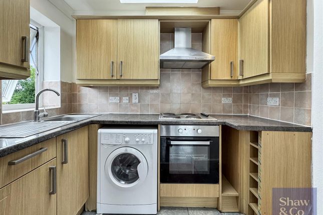 Flat F, 31, Whitton Dene, Whitton photo 3