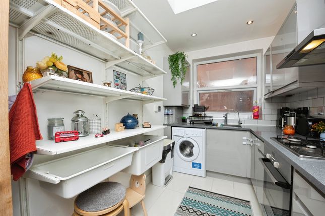 Flat 3, 7, Welldon Crescent, HARROW photo 3
