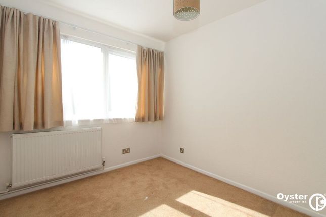 Flat 11, Ailantus Court Stonegrove, Edgware photo 5