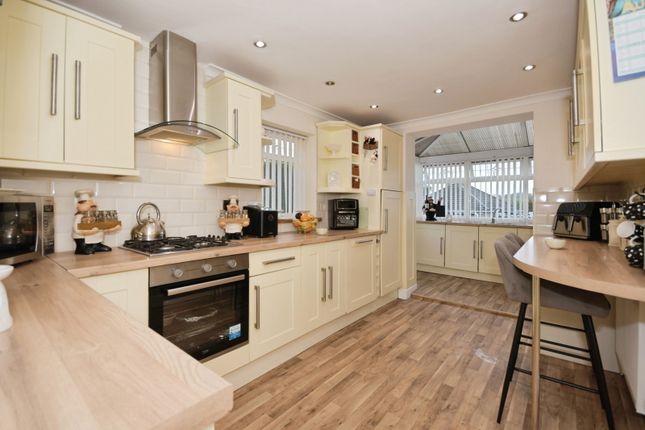 3, Nightingale Close, Chesterfield photo 2