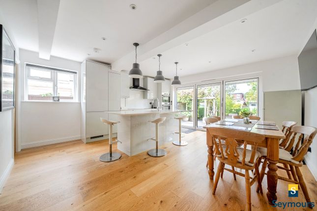 12, Raymond Crescent, Surrey photo 2