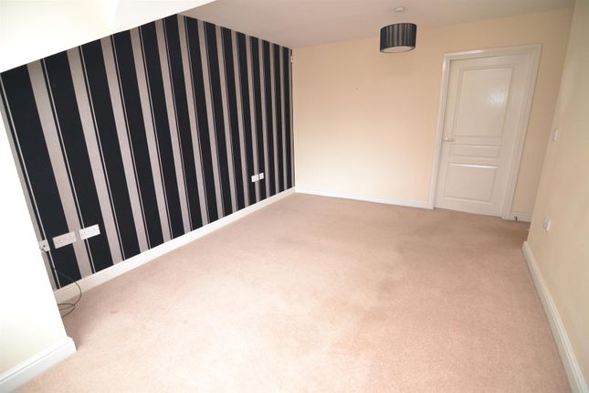 Apartment 5, Upper Fawth Close, Bradford photo 5