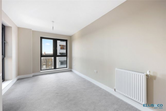 Flat for sale in Nether Street, Finchley
