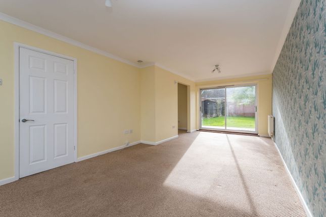 30, Canterbury Gardens, Ipswich photo 3