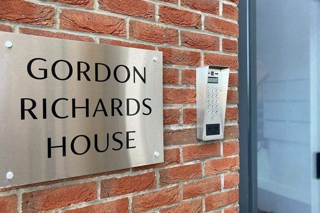 Flat for sale in 1 Gordon Richards House, The Paddock
