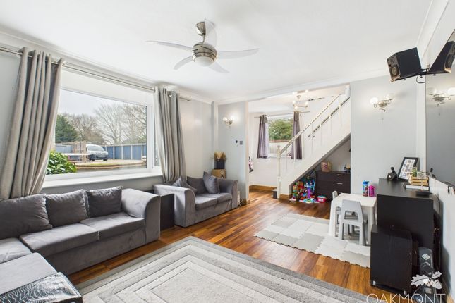 17 Callan Grove, South Ockendon photo 4
