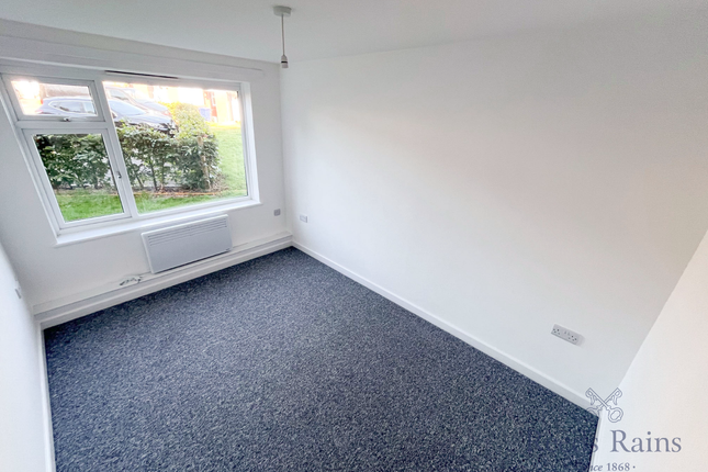 Flat 3,, Gloucester Grange, Staffordshire photo 4