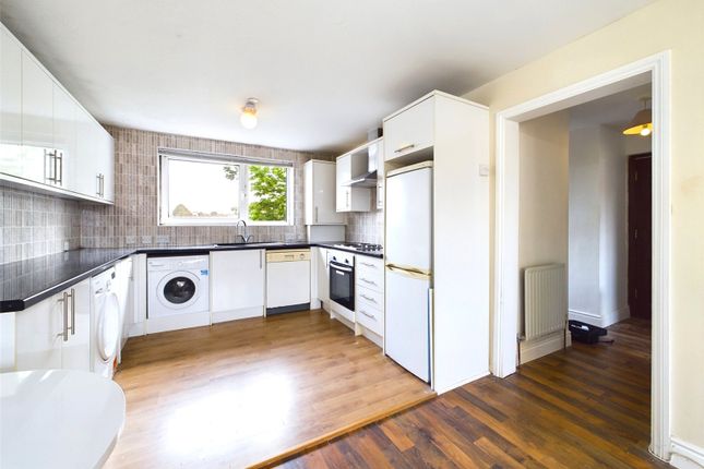 Flat to rent in Hay Close, Stratford, London