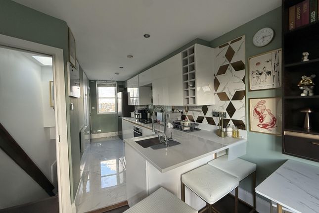 802 Second Floor Flat, Fulham Road, London photo 3