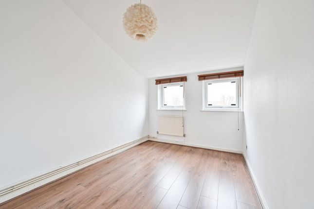 Thumbnail Flat for sale in Bracknell Close N22, Wood Green, London,