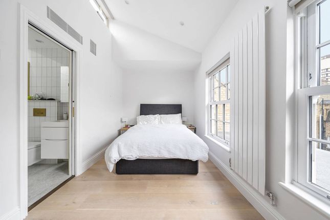 Flat to rent in Windmill Street, Fitzrovia, London