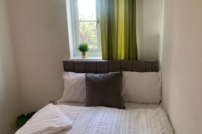 Flat to rent in Flat, Chevron House, Crest Avenue, Grays