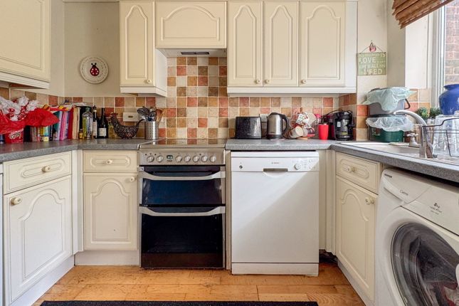 10, Russet Close, Alresford photo 3