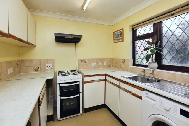 6, Burley Close, Eastleigh photo 4
