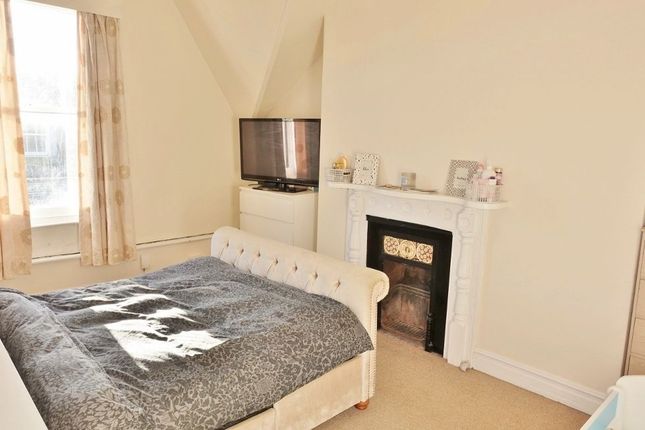 5a Rous Road (top flat), Newmarket photo 4