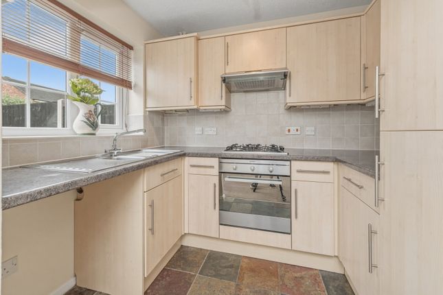8, Mead Grove, Leeds photo 3
