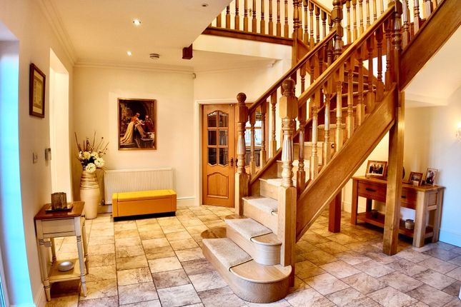 2 Gellideg Lane, Hengoed photo 2