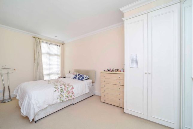 Flat to rent in Gillespie House, Holloway Drive, Virginia Water