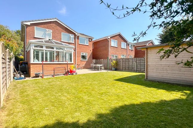 14 Lindisfarne Drive, Stockport photo 4