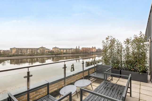 Flat 4, Oxbridge Terrace, Palace Wharf, Rainville Road, London photo 4