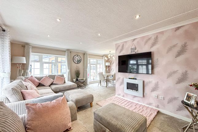 532, Palm Court, Battlesbridge photo 3