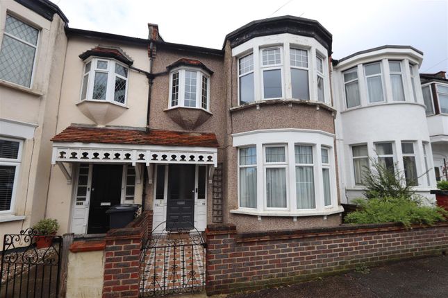 Flat to rent in Westminster Drive, Westcliff-On-Sea