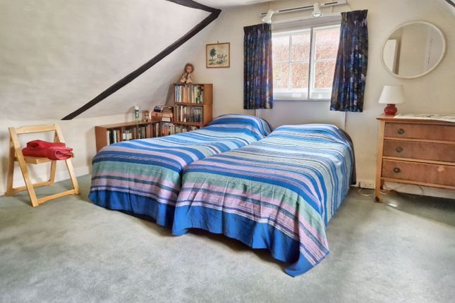 End terrace house for sale in Crow Lane, Rochester