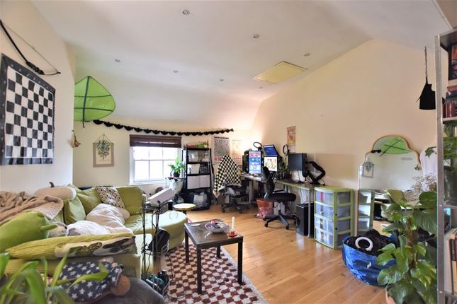 Apartment 9, 50 Clasketgate, Lincoln photo 3
