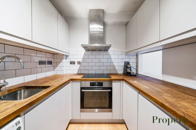 Studio flat on Flat 302, Marlyn Lodge Portsoken Street, London, £425,000