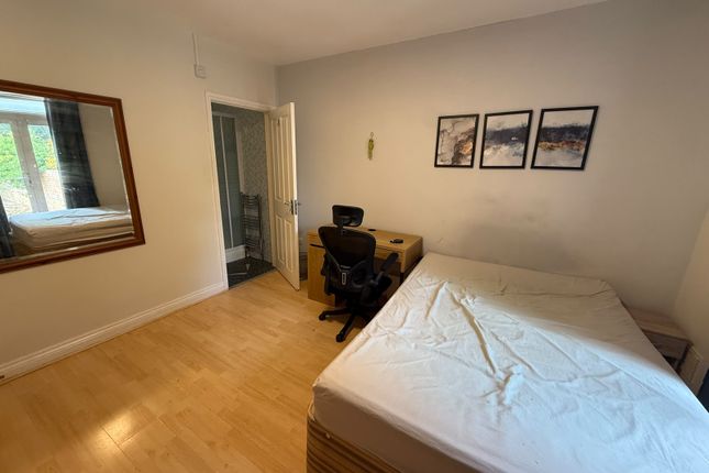 54, Dane Road, Southall photo 3