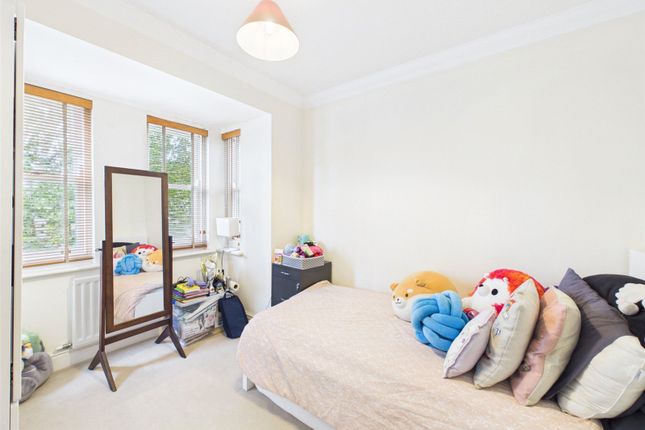 31, Admiralty Way, Teddington photo 4