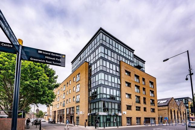 Thumbnail Flat for sale in Forge Square, London